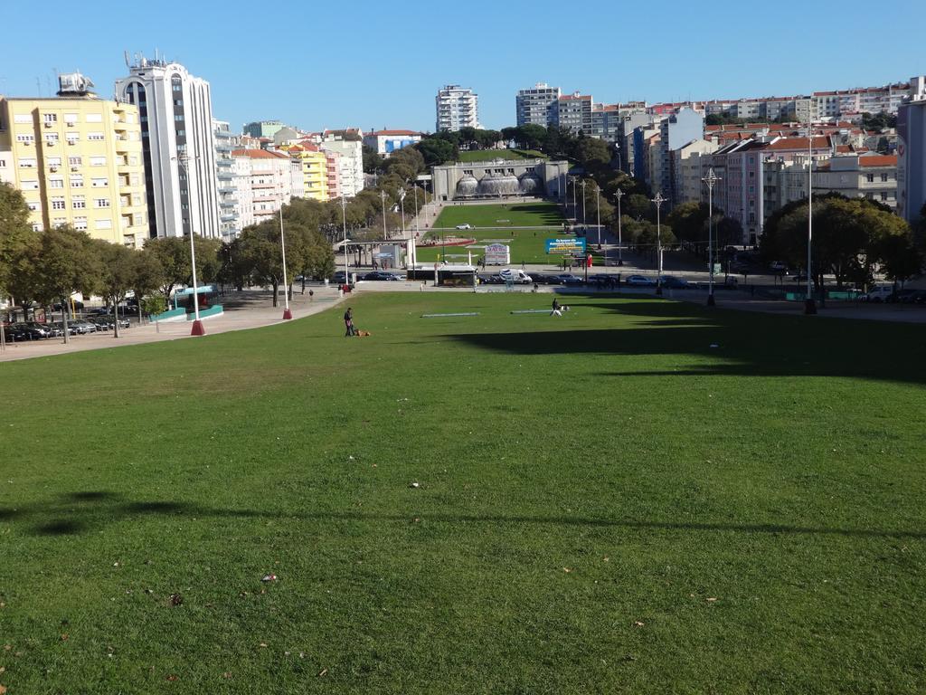 Residence Metro-Alameda Lisbon Bagian luar foto